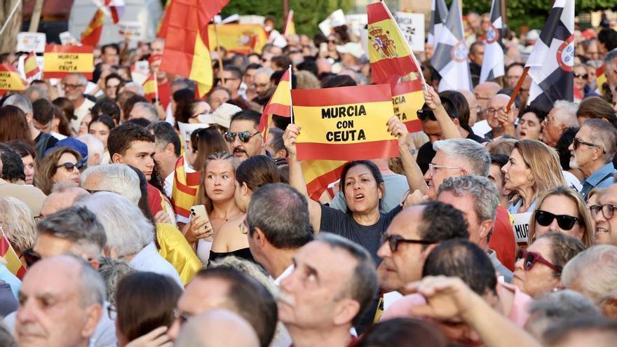 Las imágenes de la concentración en defensa de Ceuta en Murcia