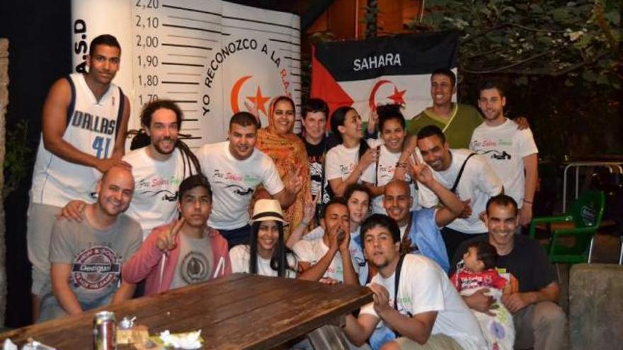 Integrantes del colectivo organizador del certamen Free Sahara de Porriño.  // Faro