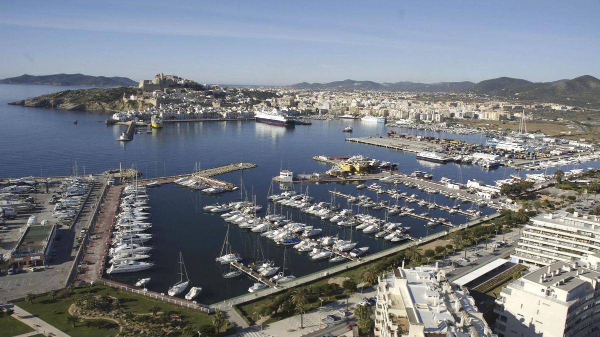 Los pantalanes y amarres del antiguo puerto deportivo Marina Botafoch, ahora Botafoc Ibiza, en una imagen de archivo.