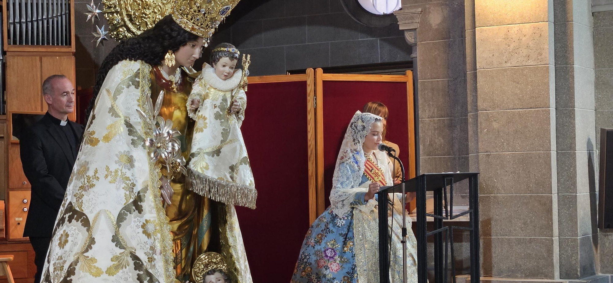 El Besamanos de falleras mayores y cortes 2024, en imágenes