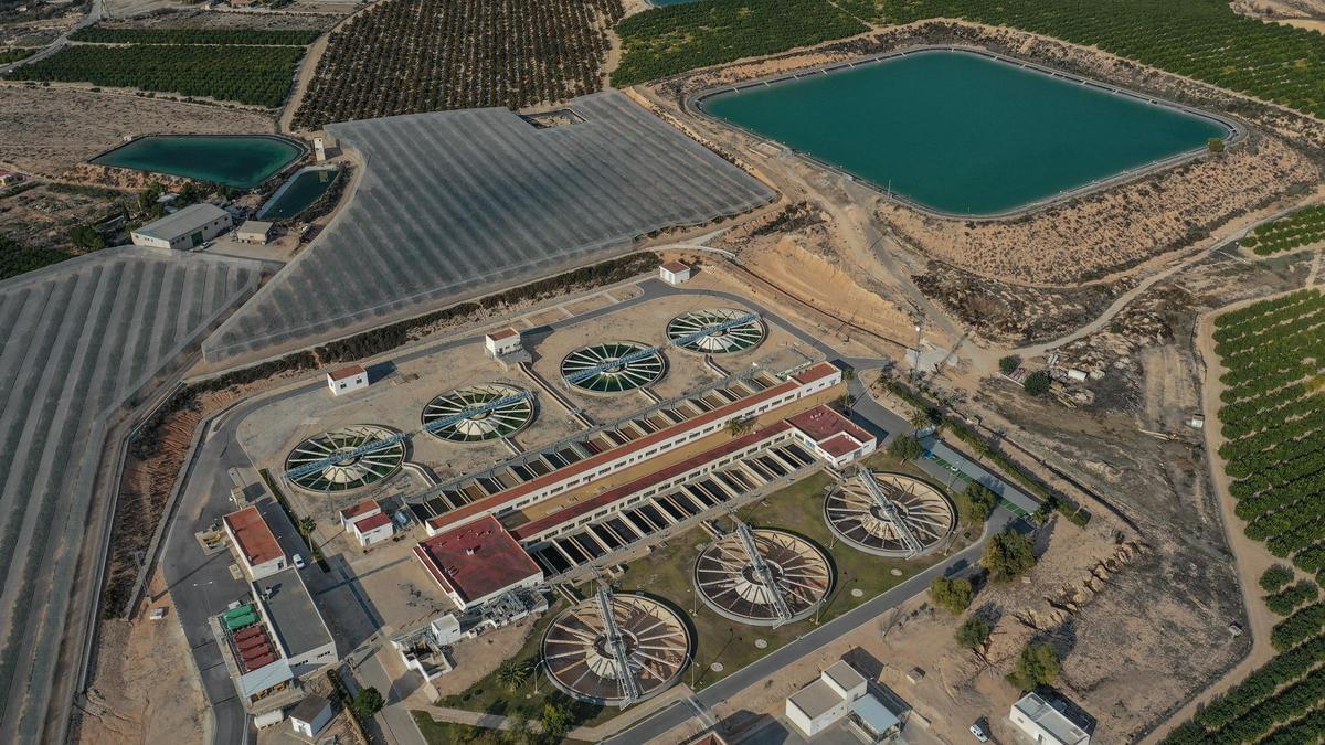 El Taibilla presenta la inversión de 12 millones de euros que ha renovado 20 kilómetros de conducciones de suministro de agua a seis municipios de la Vega Baja