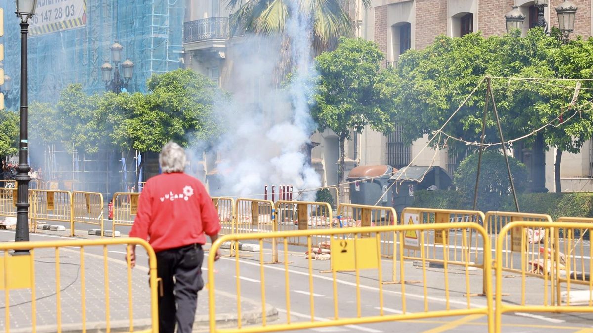 La plaza de Tetuán acogió el disparo que finalizaba la Ofrenda