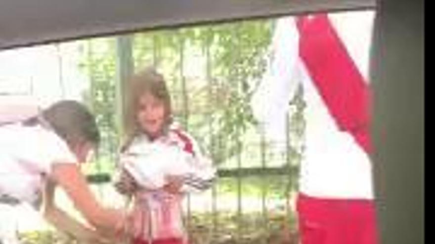 ¡Qué locura! Una madre le pega bengalas en el cuerpo a su hija para entrar al River - Boca