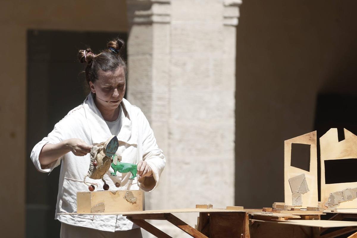 El patio de La Misericòrdia ha acogido el Punt Teresetes, con funciones, talleres e instalaciones del Festival Internacional de Teatre de Teresetes de Mallorca.