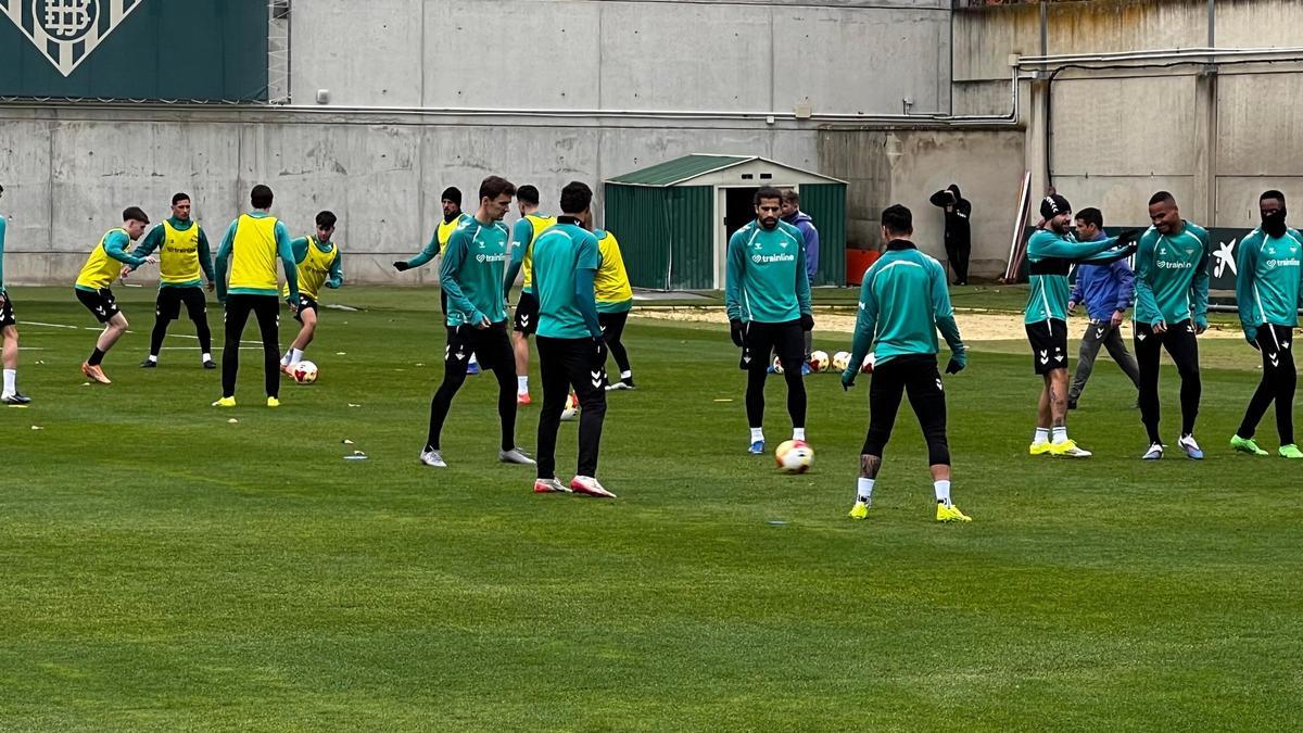 Vídeo | Entrenamiento del Betis en la CD Luis del Sol antes del Elche