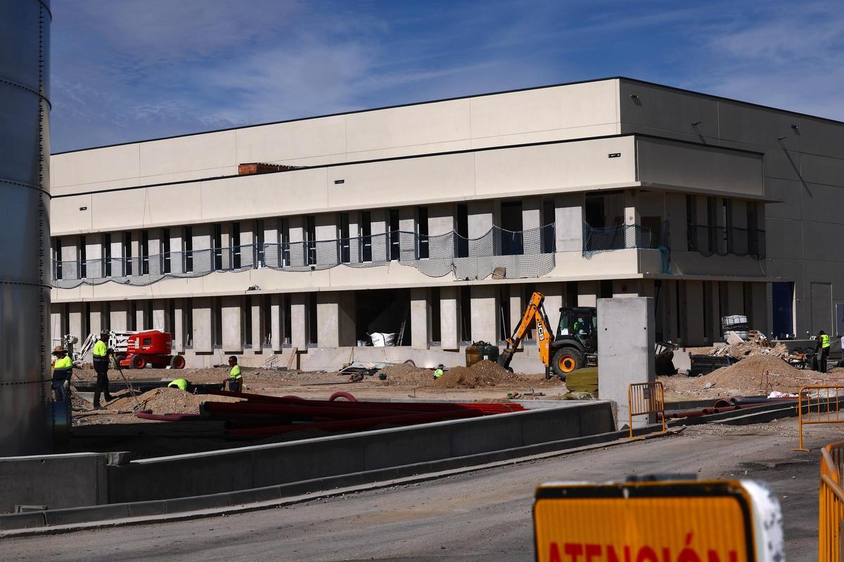 Varias decenas de operarios trabajaban este martes en las obras de la terminal.