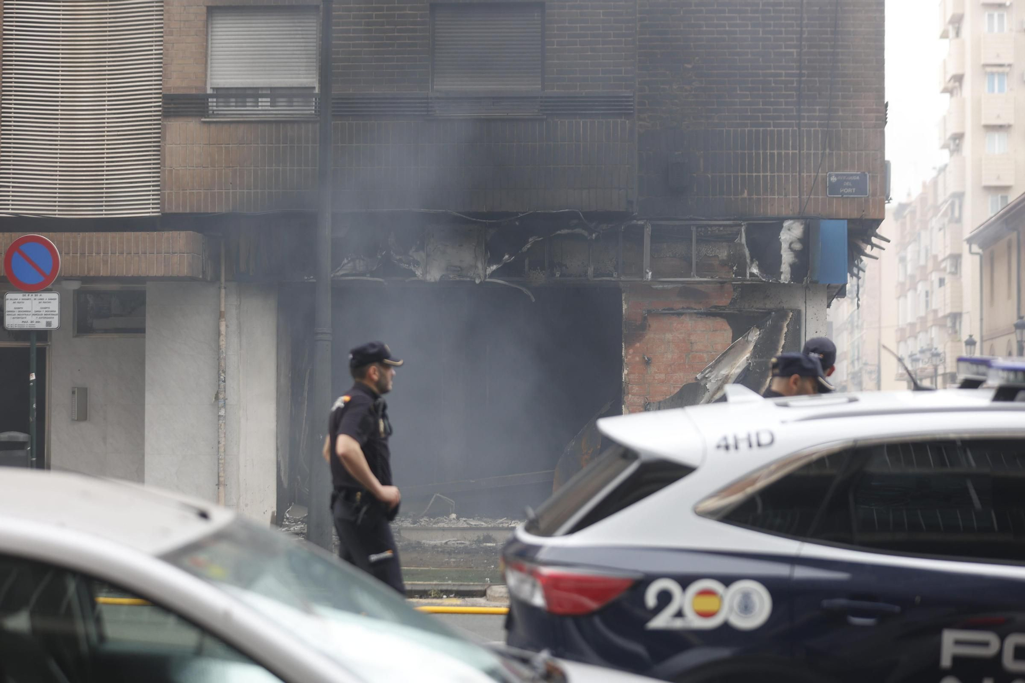 El incendio en la avenida del Puerto de València, en imágenes