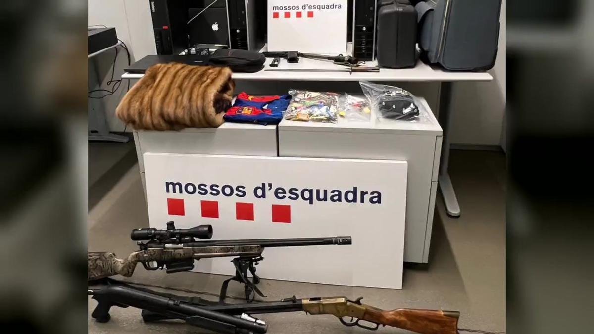 Els Mossos detenen dos lladres multireincidents per atracaments amb força en botigues de BCN