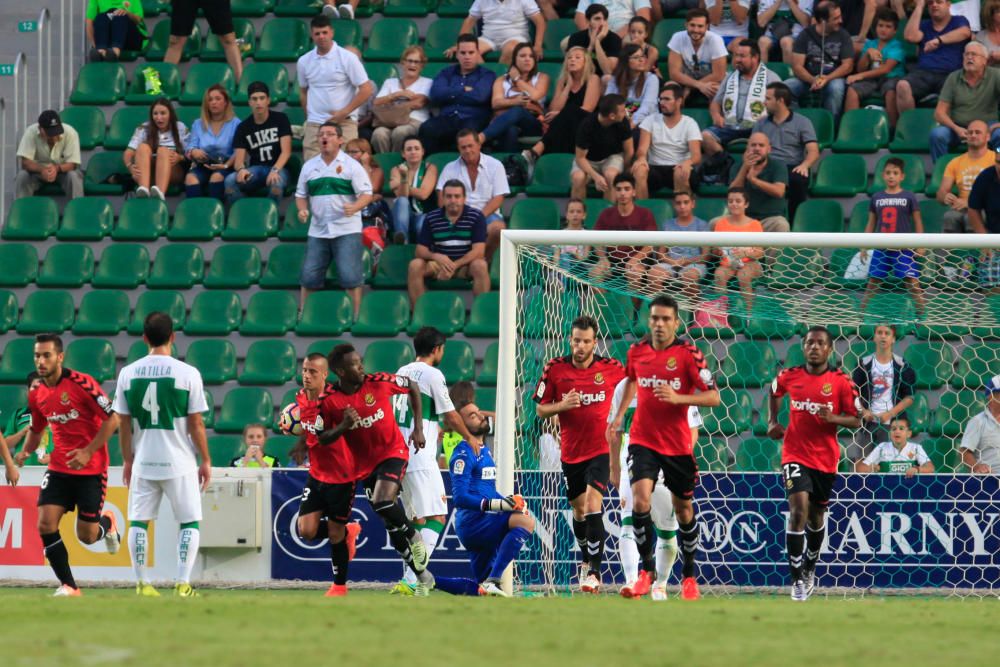 Elche y Nàstic empatan en el Martínez Valero