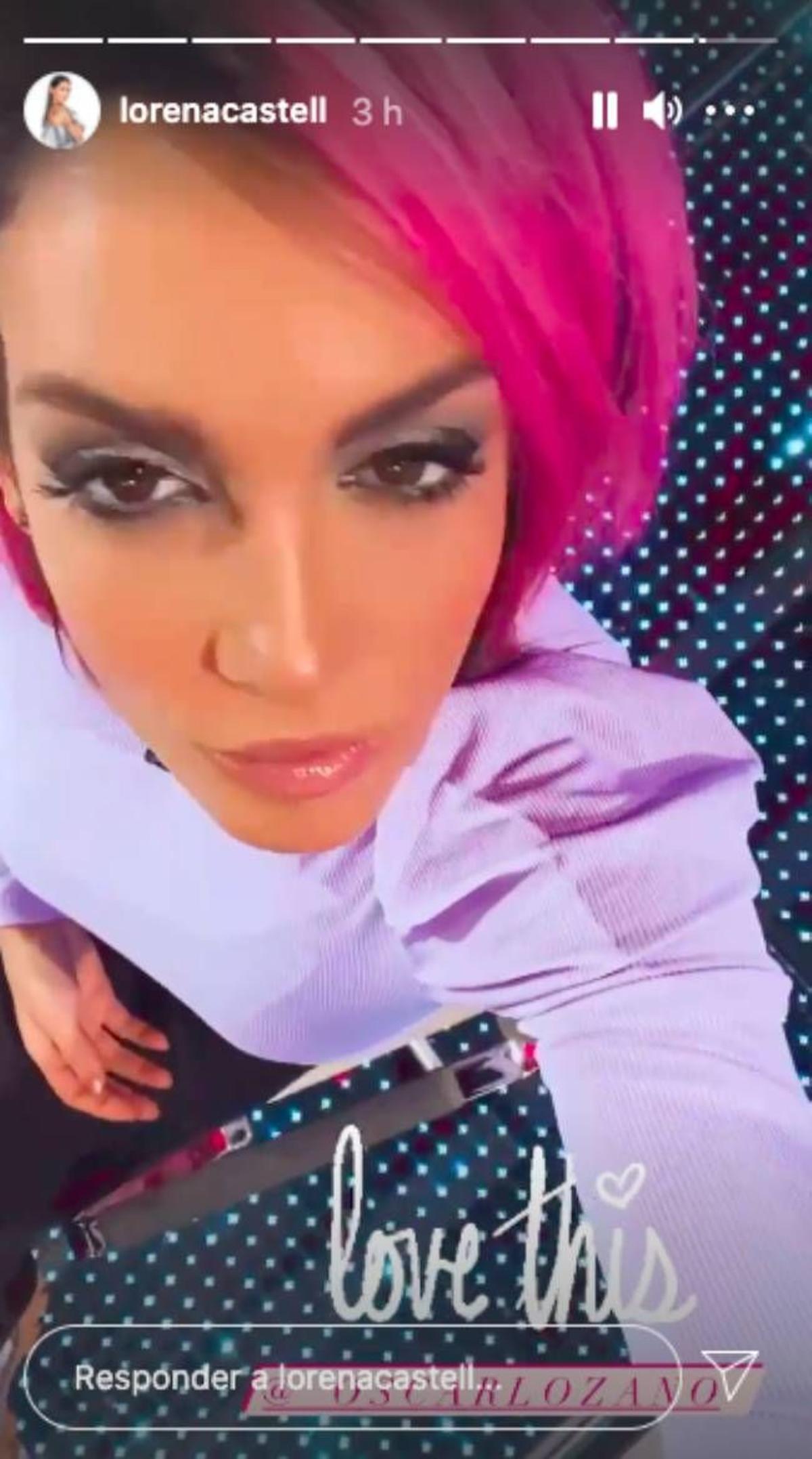 Lorena Castell con el pelo rosa