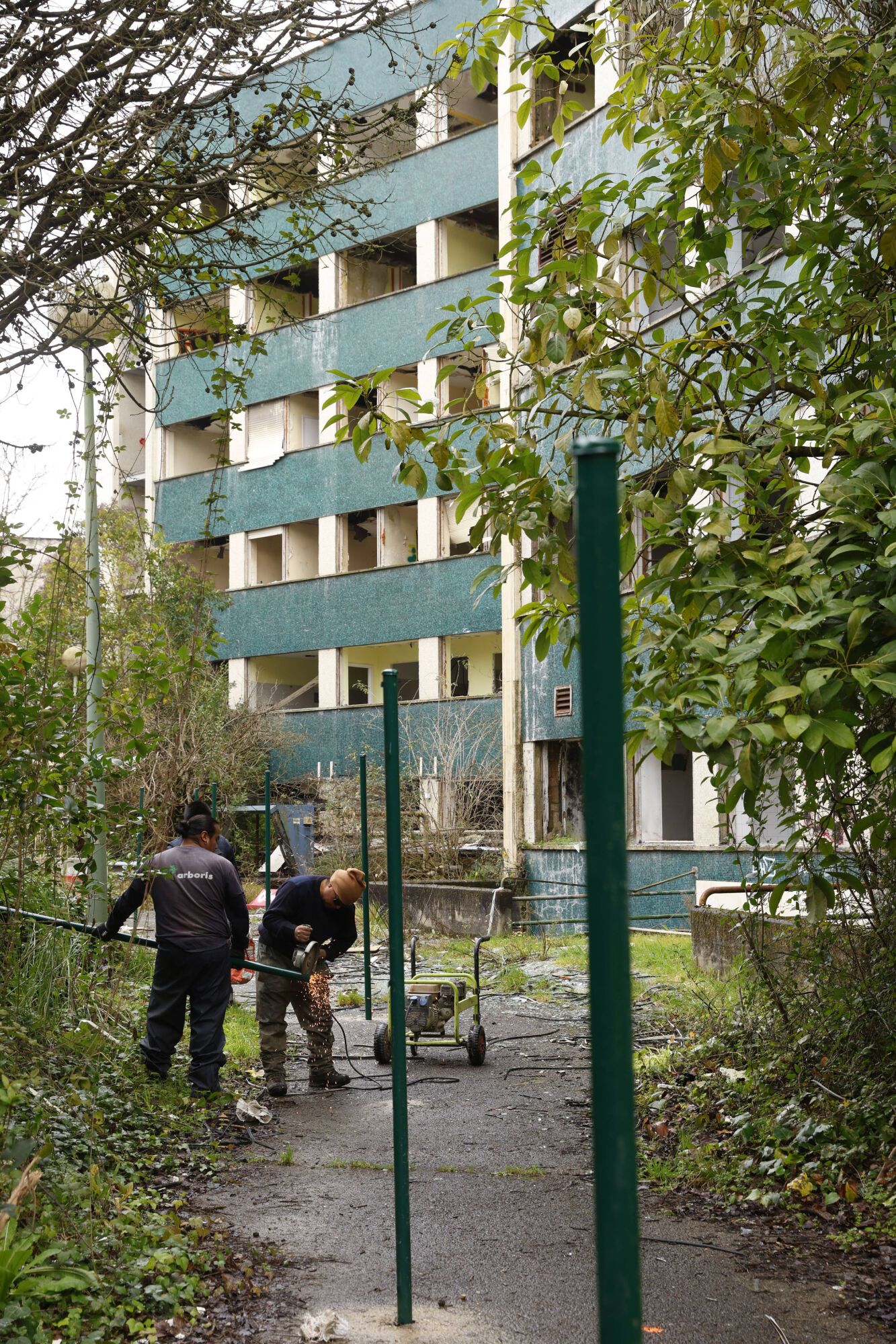 EN IMÁGENES: Viaje al interior del viejo HUCA, desvalijado y vandalizado por su abandono