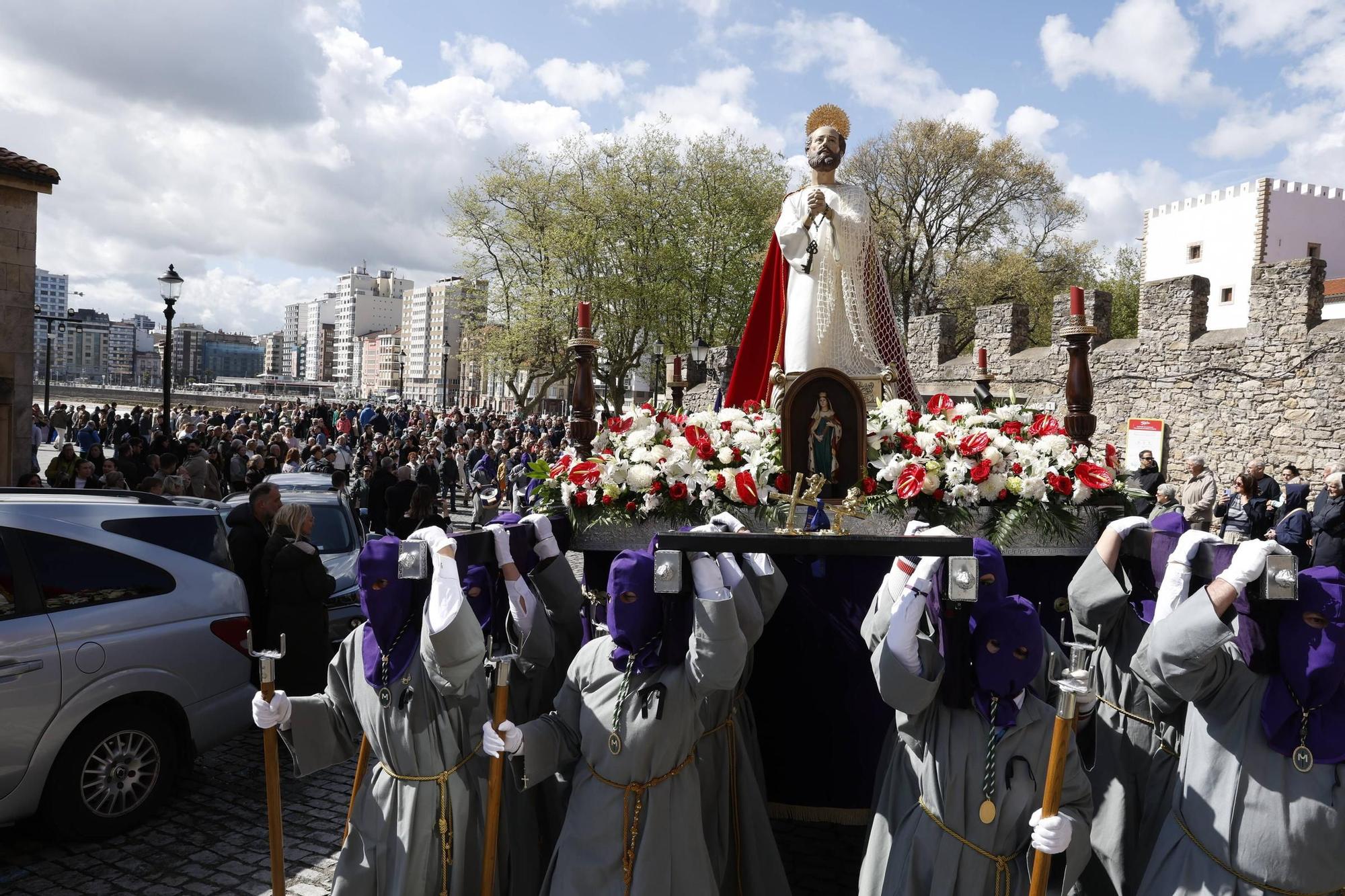 Así fue la procesión del Encuentro del Domingo de Resurrección en Gijón (en imágenes)