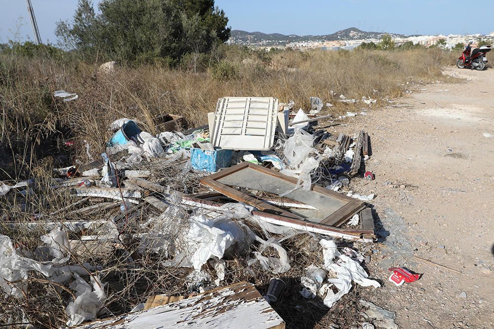 Suciedad y basura en Ca n'Escandell