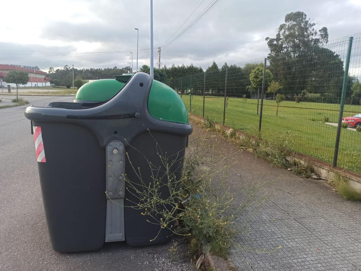 La calle entre el IES García Barros y la residencia es la más afectada de la zona.