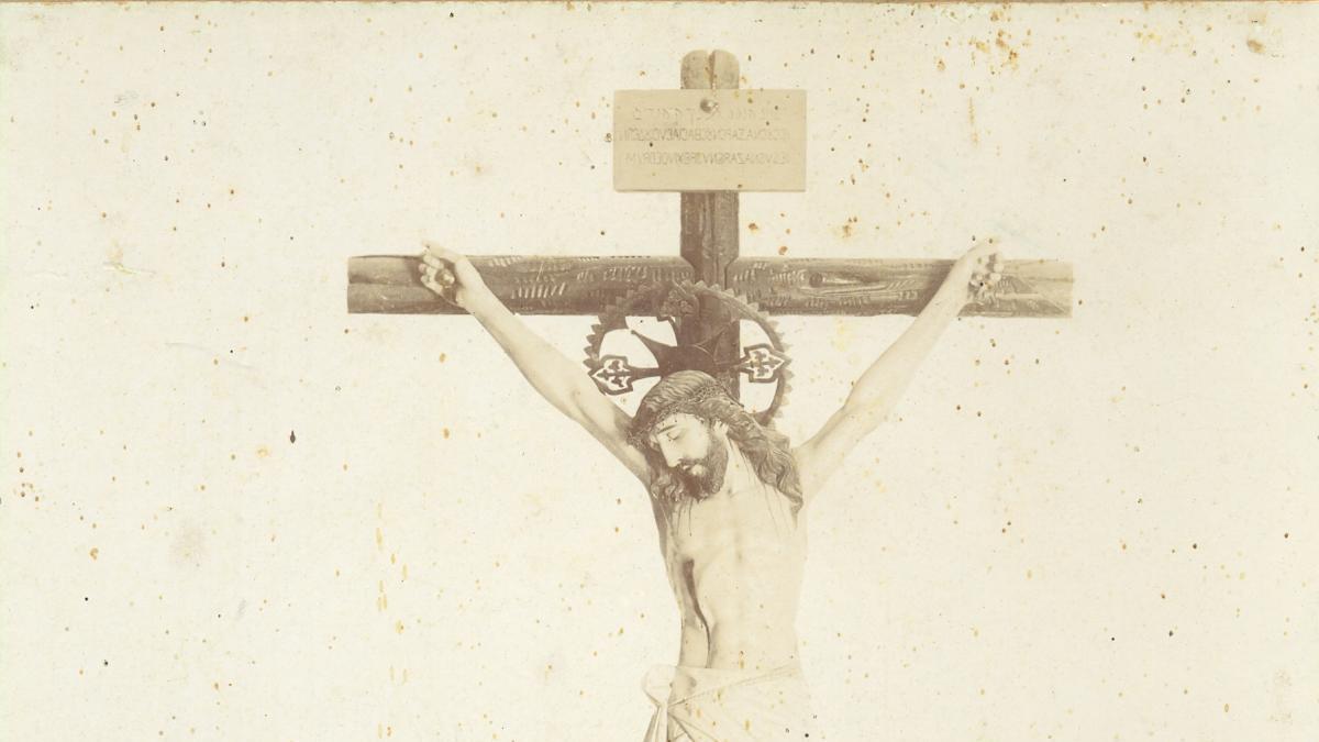 magen y trono del Cristo Crucificado de la familia Ballester, que procesionaba en el Viernes Santo a finales del siglo XIX. / Foto: A. Darblade - Colección Fco. Sala Aniorte