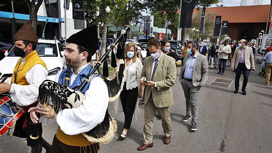 La alcaldesa de Langreo visita la Feria de Muestras