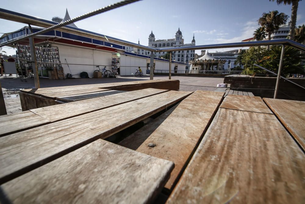 El paseo del Puerto ofrece una imagen de abandono, con escaleras rotas, suciedad, desconchones y pintadas