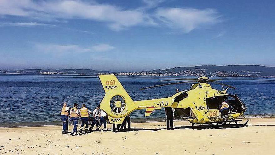 El helicóptero trasladó a la menor hasta un hospital de Vigo.