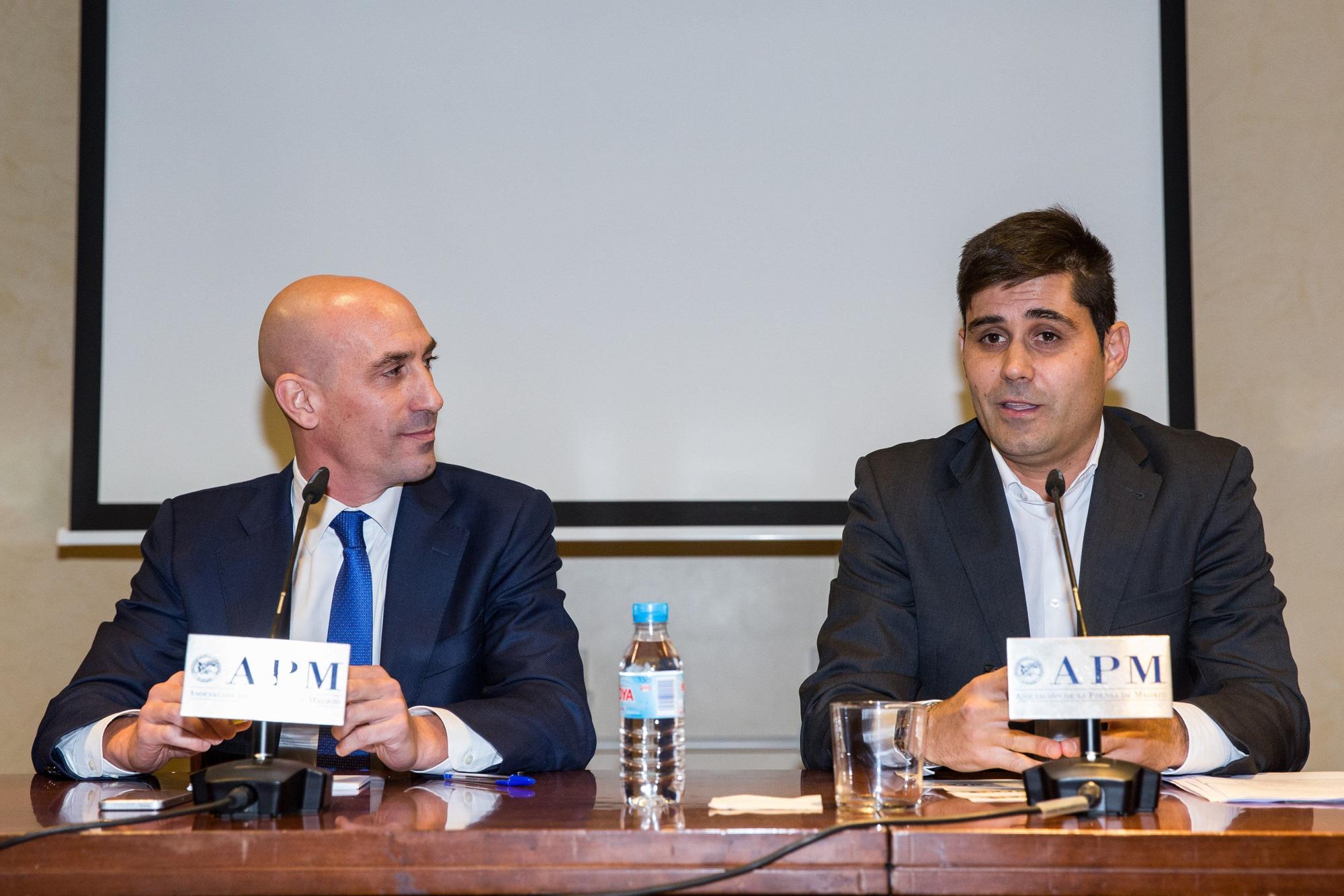 Luis Rubiales y David Aganzo durante un acto en 2017.