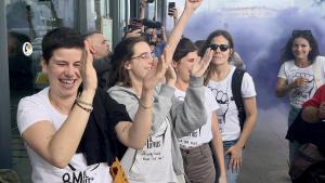 Las encausadas por la huelga feminista del 2018 entran en los juzgados de Terrassa