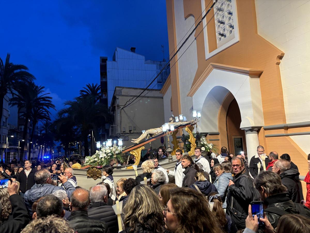 Las imágenes de la multitudinaria procesión de subida de la imagen del Santísimo Cristo del Mar de Benicarló