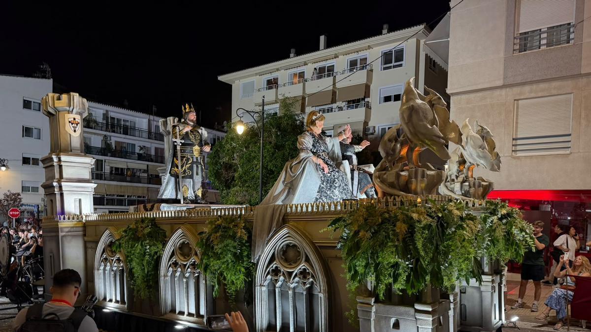 Música, color y tradición protagonizan la Entrada Cristiana de Altea