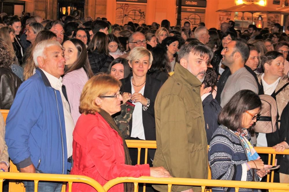 Besamanos de la Virgen de los Desamparados hasta la madrugada