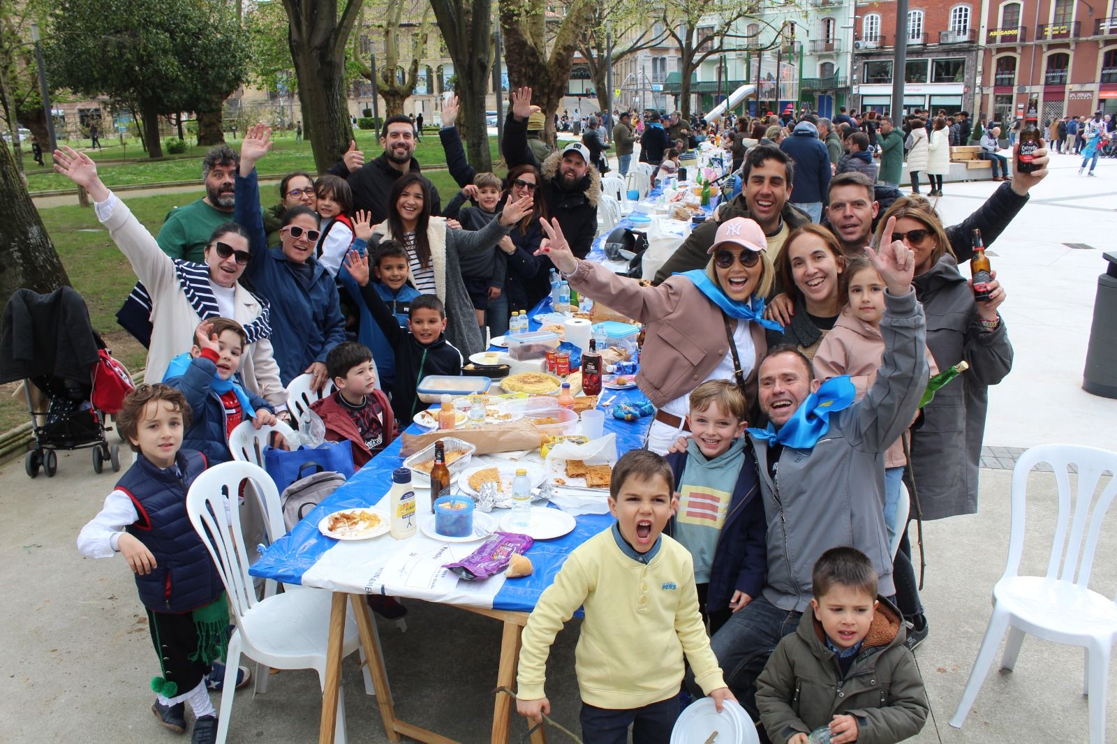 EN IMÁGENES: El ambiente en la Comida en la Calle de Avilés