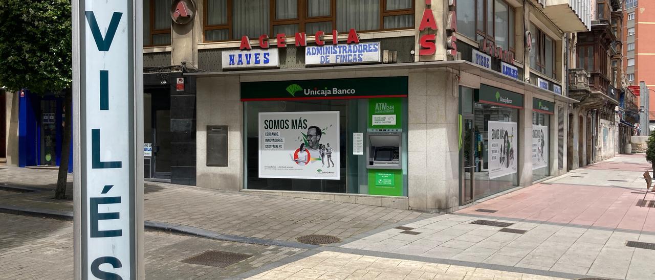 Sigue el goteo de cierres bancarios: ahora, la sucursal de Unicaja del  Muelle - La Nueva España