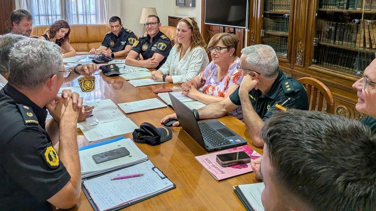 Imagen de la Junta Local de Seguridad celebrada en Benicarló, previa al inicio de las fiestas de la localidad.