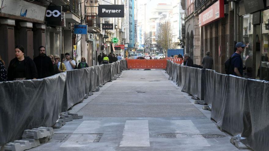 El Concello de A Coruña cambia adoquines por hormigón para eliminar los baches en San Andrés y Sol