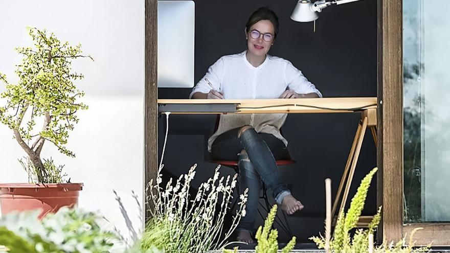 Inma Bermúdez, en su estudio en Valencia.   | FOTO: ARCHIVO