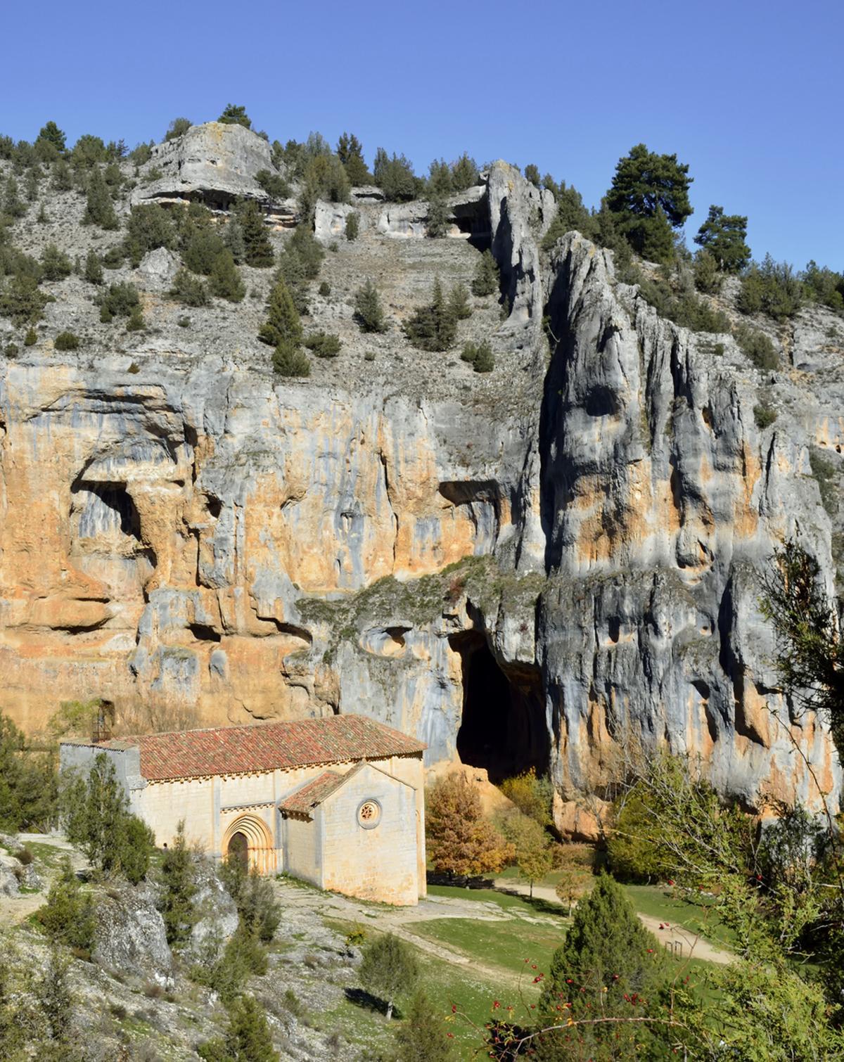 Ermita templaria de San Bartolomé en el cañón del río Lobos