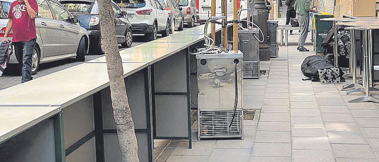 Instalación de una barra en la calle Palas