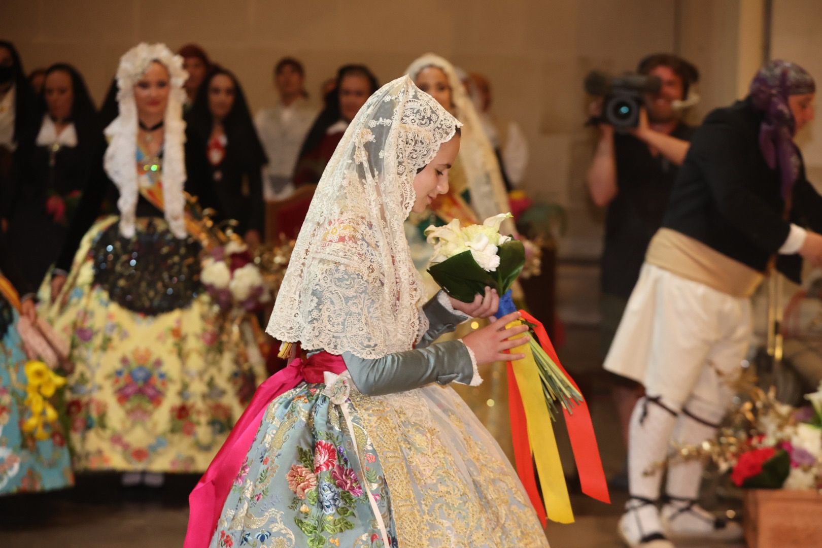 Carmen, Nerea y las dos cortes rematan la Ofrenda de Alicante