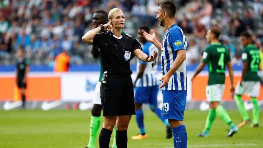 Debut con acierto de Steinhaus en  la Bundesliga