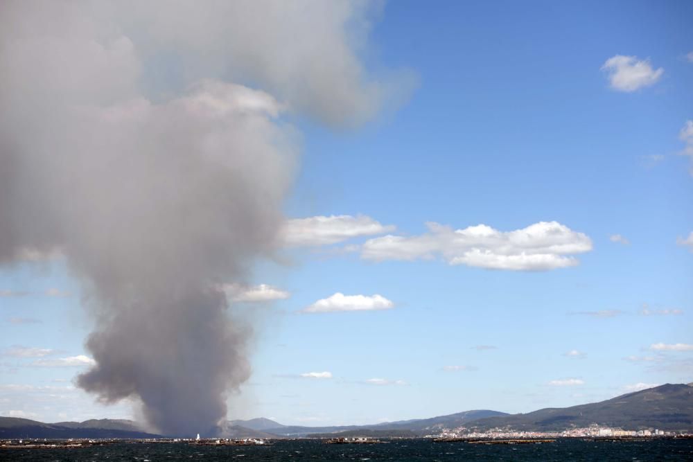 Lucha contra el fuego en Arousa