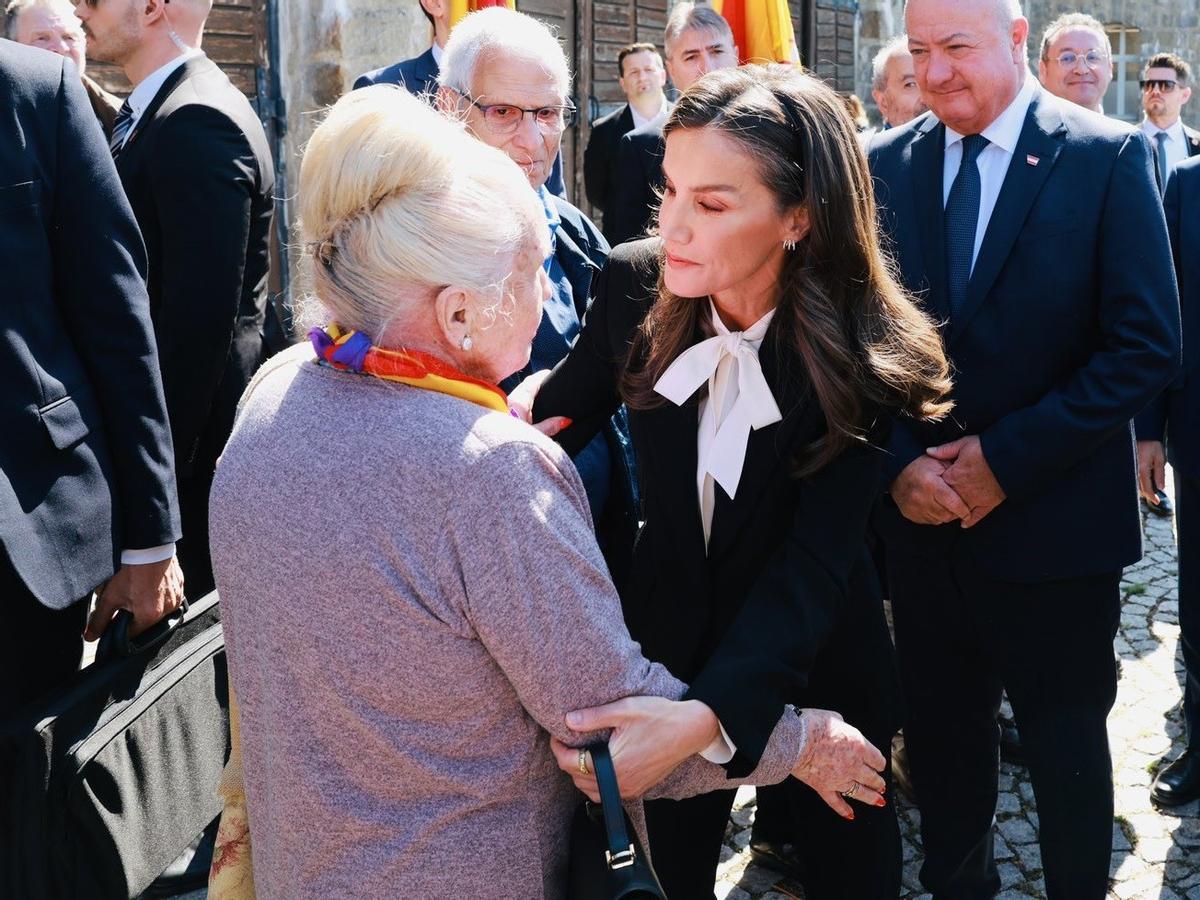 La reina Letizia durante los actos de conmemoración del 80 aniversario de la liberación del campo de Mauthausen, este domingo.