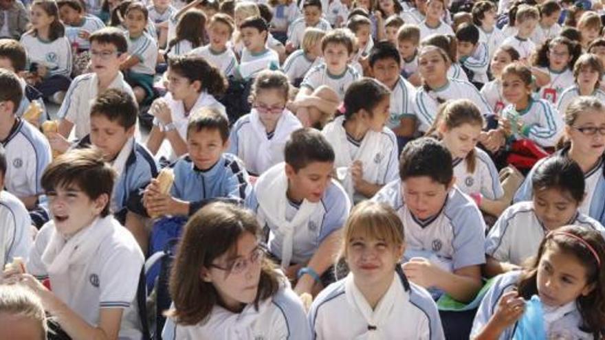 Cientos de escolares participaron ayer en Murcia en la Fiesta de la Luz.