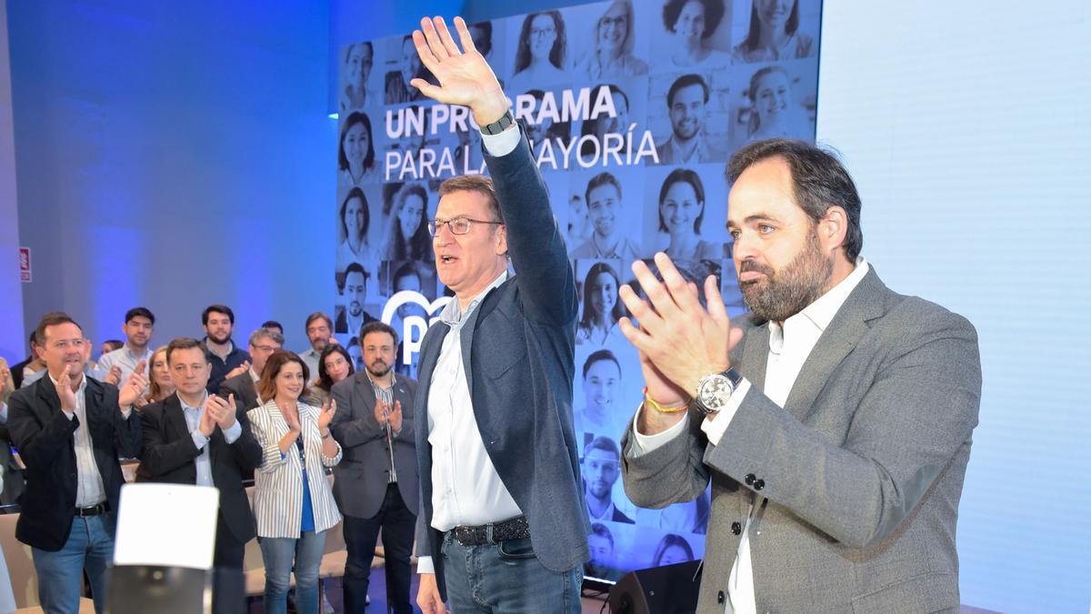 El presidente del Partido Popular, Alberto Nuñez Feijóo (i), y el presidente del PP en Castilla-La Mancha, Paco Núñez (d), en la presentación del programa electoral del PP para el 28M, a 26 de marzo de 2023, en Guadalajara, Castilla-La Mancha, (España). El líder del PP ha activado la maquinaría electoral ante las elecciones de mayo y presenta en este acto el programa marco del partido para las elecciones autonómicas y municipales del 28 de mayo. 26 MARZO 2023;ELECCIONES;MITIN;PRECAMPAÑA;POPULARES;PP;PARTIDO POPULAR; Rafael Martín / Europa Press 26/03/2023