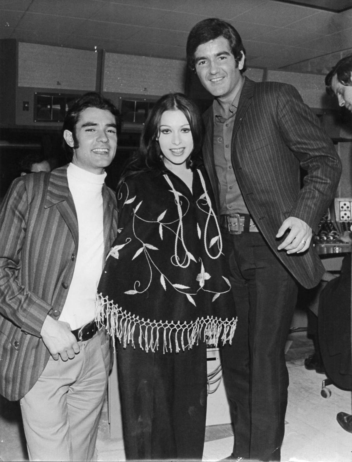 Massiel, en el estudio de grabación junto a Manolo de la Calva y Ramón Arcusa.