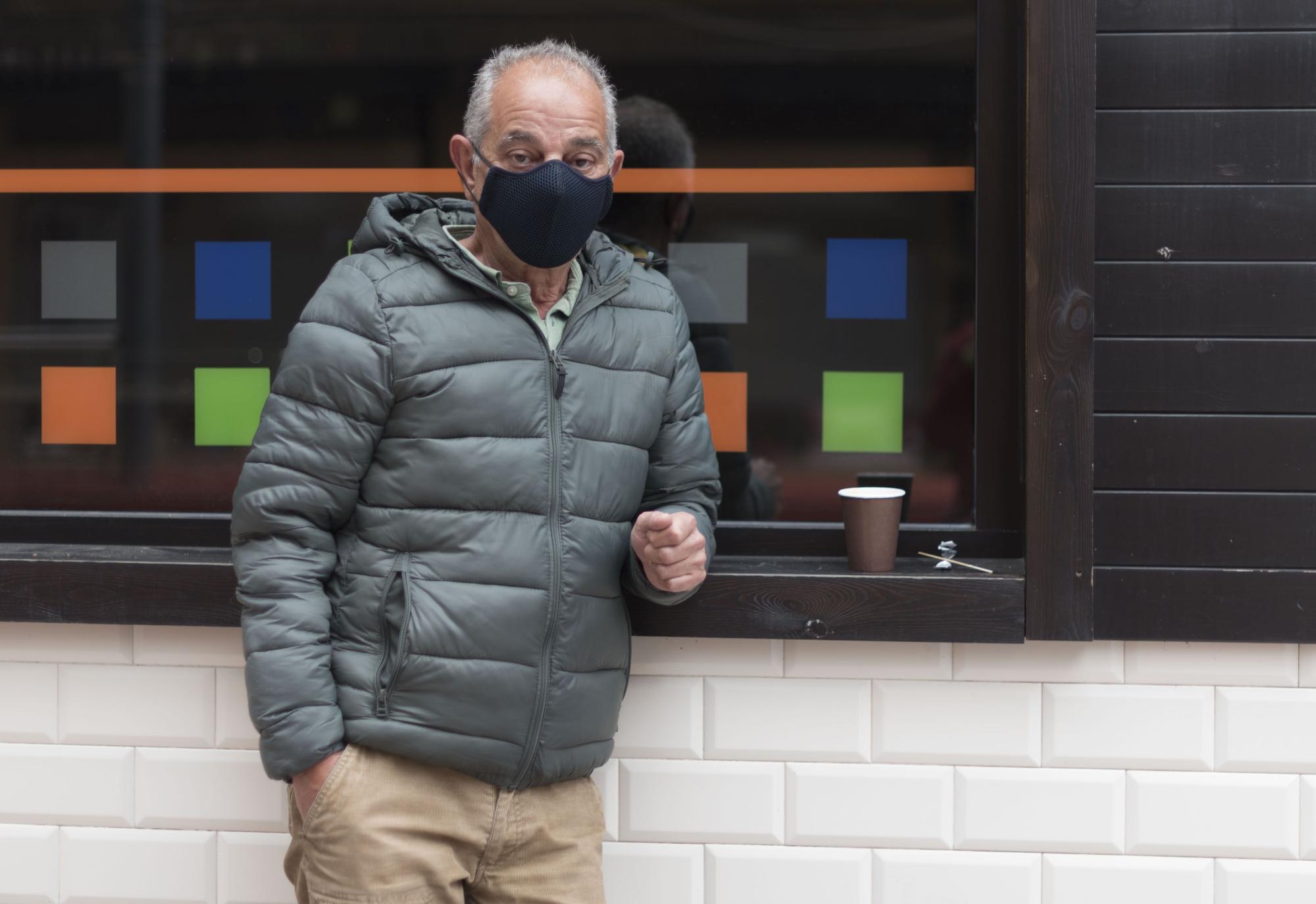 Jorge Fueyo tomando un cafe en Mieres.JPG