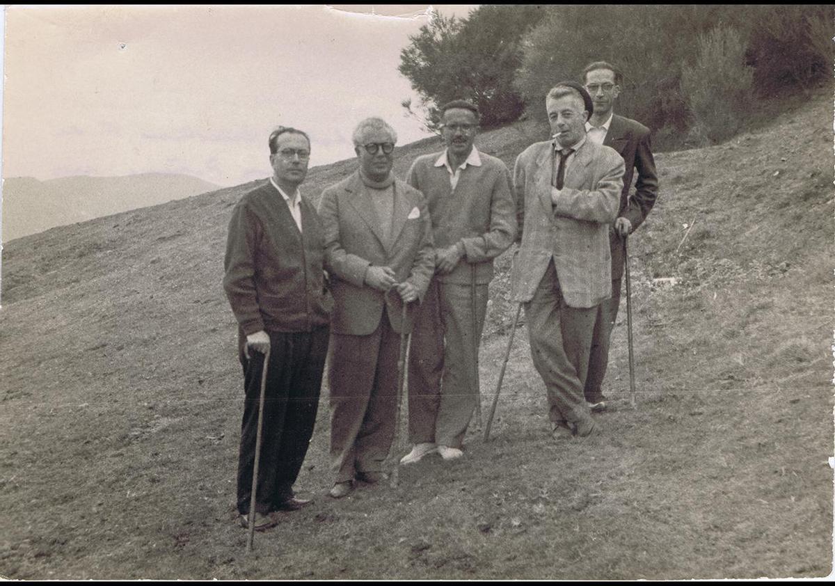 Excursión aos Ancares. De esquerda a dereita, García Sabell, Francisco Fernández del Riego, Celestino Fernández de la Vega, Ánxel Fole e Ramón Piñeiro