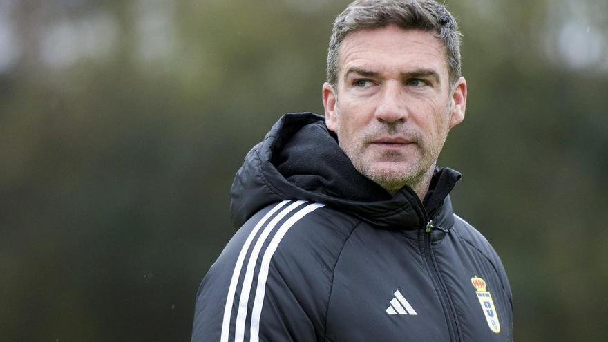 El Real Oviedo destituye a Luis Carrión