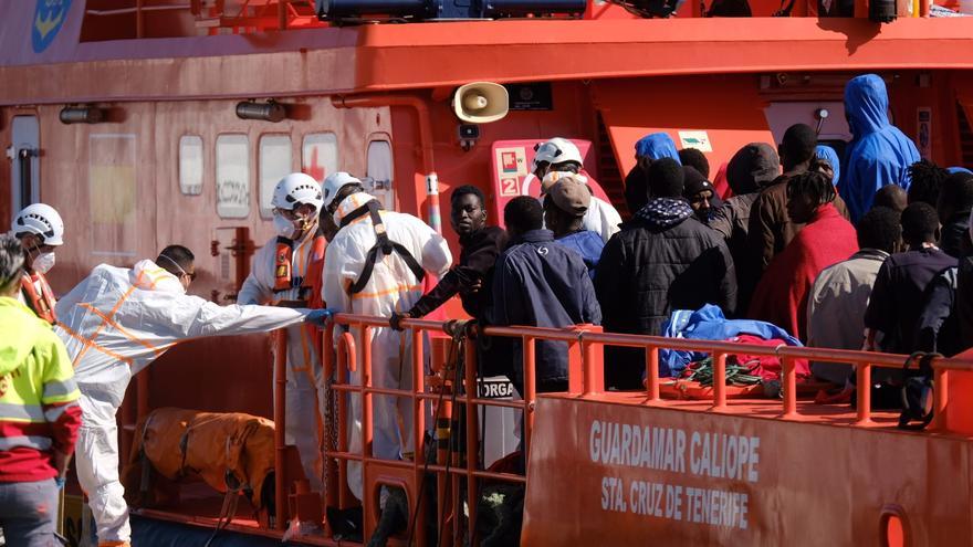 Llegada de Salvamento Marítimo con los supervivientes del naufragio de una patera al sur de Gran Canaria (26/04/2022)