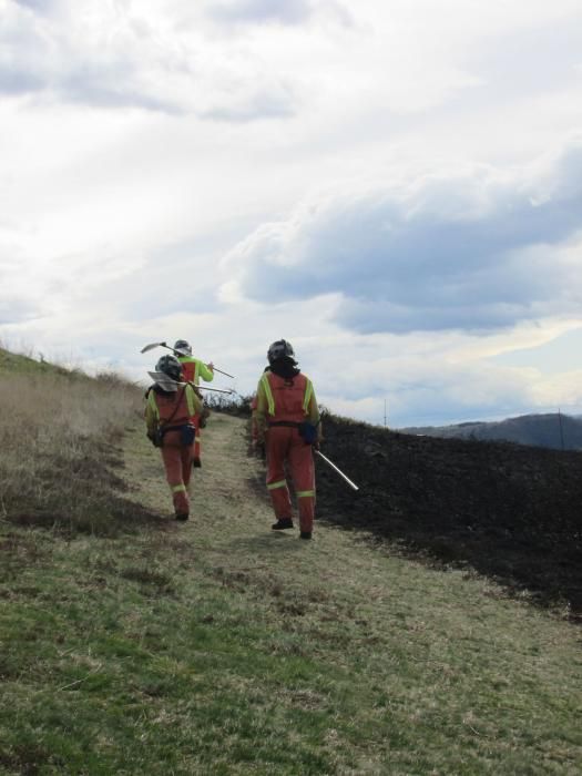 Incendio en las inmediaciones del campo de golf de Llanes