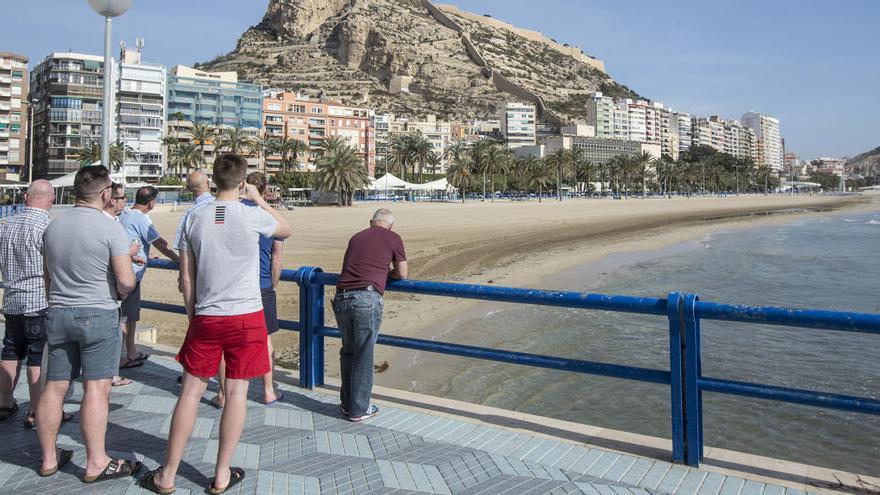 Alicante abre las playas al paseo y a la actividad deportiva mañana