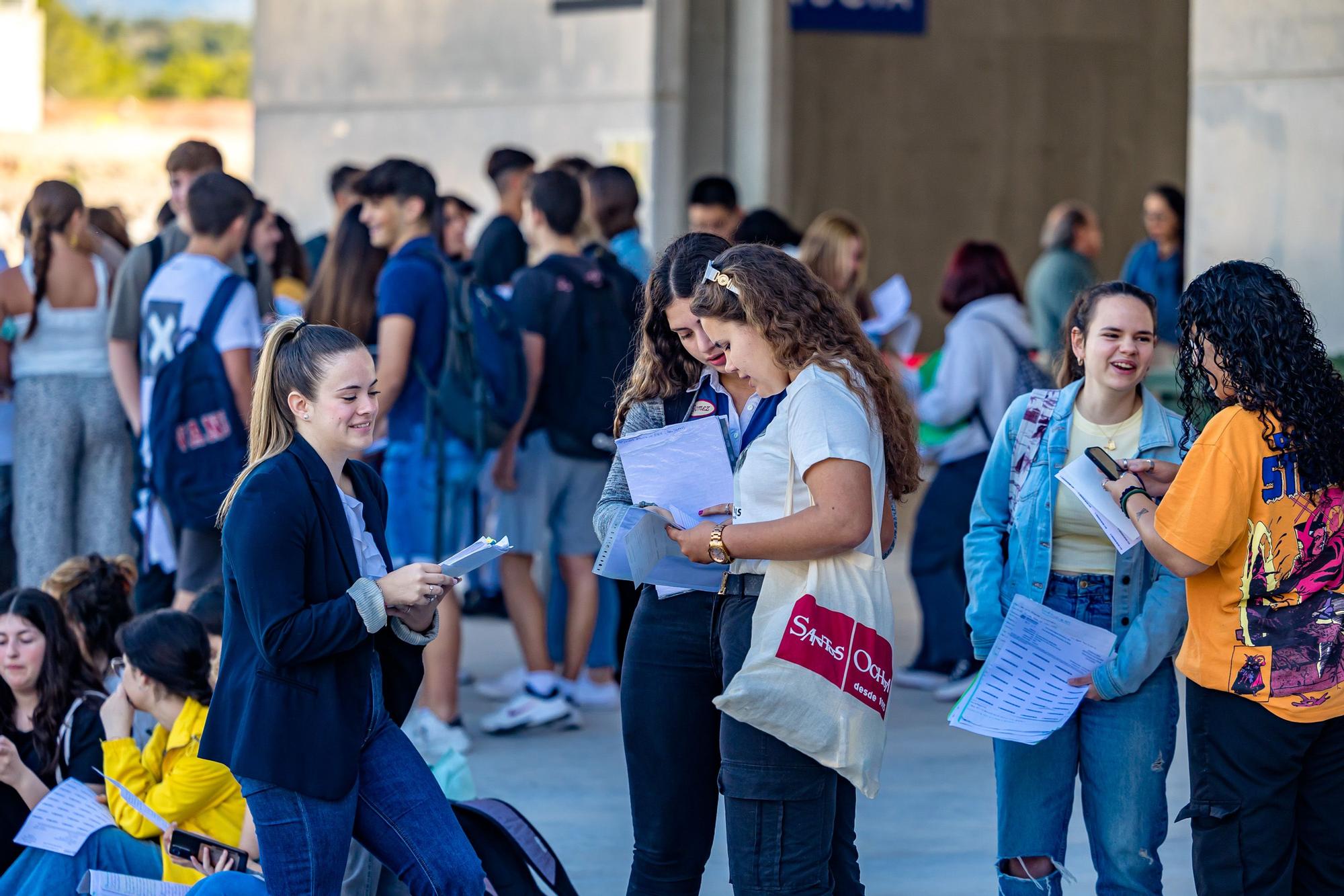 Arrancan las pruebas de acceso a la Universidad de 301 alumnos de Benidorm y La Nucia