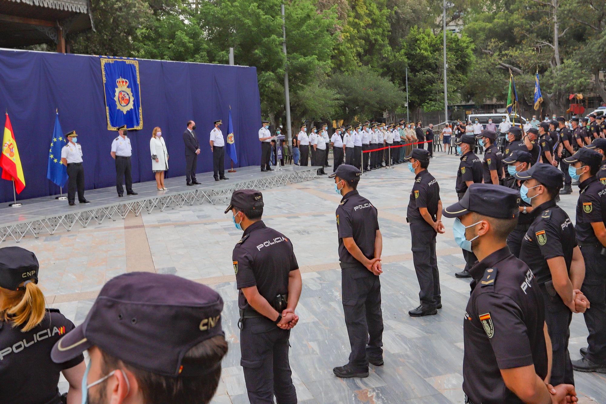 Ceremonia de entrega del bastón de mando  al inspector jefe de la Comisaría de la  Policía Nacional de Orihuela