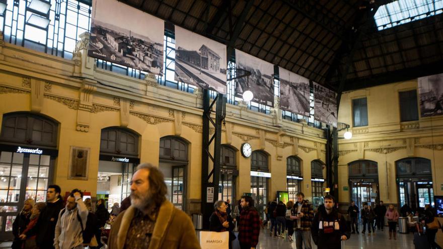 La exposición de imágenes antiguas en la Estación del Norte de València que hoy inaugura Ábalos.